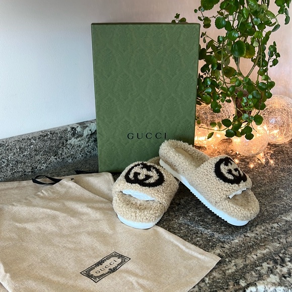 Gucci Interlocking GG Shearling Slides - Picture 1 of 14